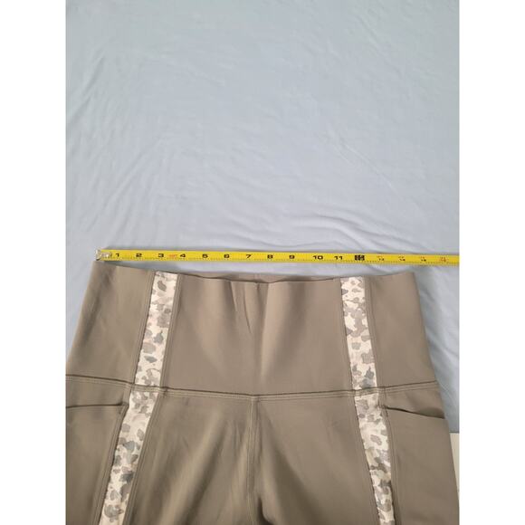 ATHLETA Salutation Stash Pocket High Rise 7/8 Leggings Size 1X Beige Workout Gym - Picture 8 of 10